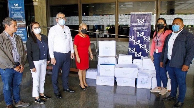 TSJ entrega donativo para familias afectadas por las lluvias