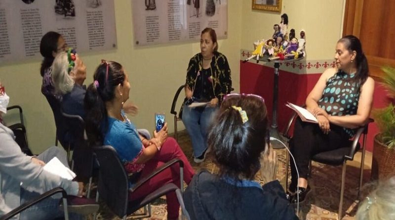 Coloquio Muñequero aborda la sensibilidad en el arte de hacer muñecas