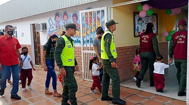 Órganos de seguridad ciudadana resguardan centros educativos del país