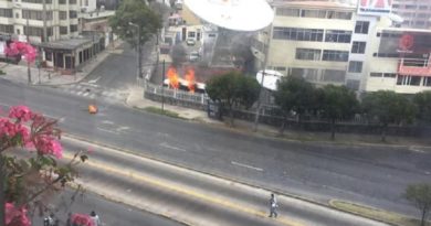 Atacan sedes de medios de comunicación en Ecuador
