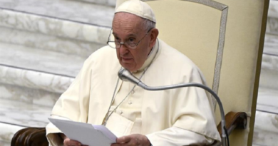 Papa Francisco pide nueva economía para frenar especulación ante los vientos de guerra