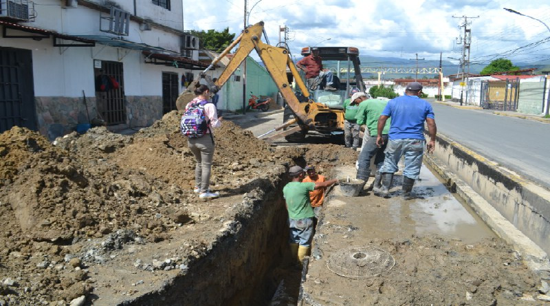 Reparan colectores caídos en Valle Lindo y El Mácaro del municipio Mariño