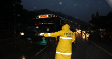 El Salvador declara alerta roja por tormenta tropical Julia