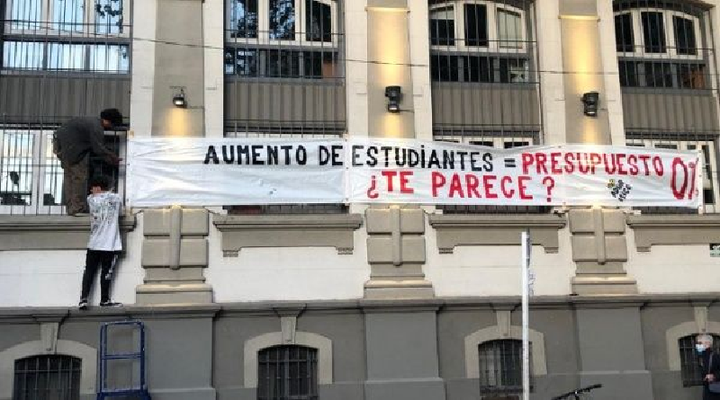 Docentes inician huelga por aumento del presupuesto en Uruguay