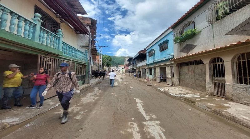 Recuperan un 95% la vialidad principal y ramales en Las Tejerías