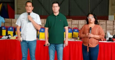 Almacenadora Caracas inicia distribución de uniformes y útiles escolares