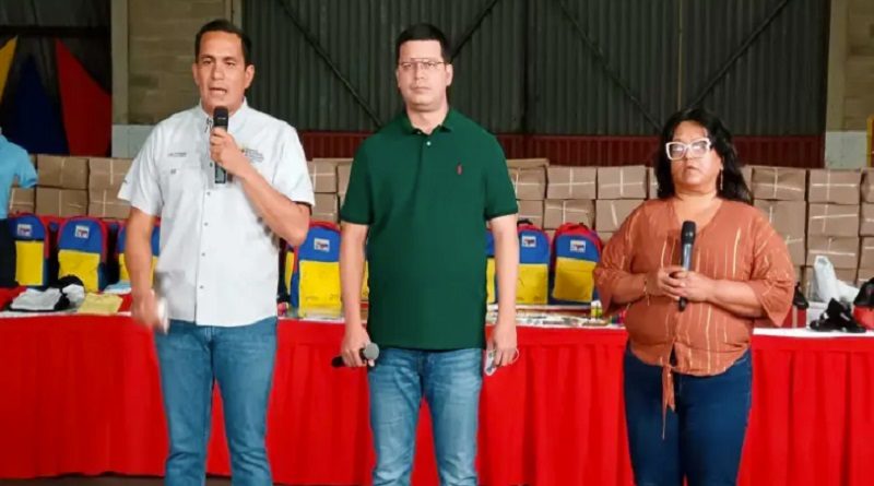 Almacenadora Caracas inicia distribución de uniformes y útiles escolares