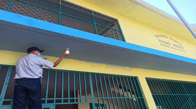 El Jefe de Gobierno de Caracas, Nahúm Fernández, informó desde la escuela Distrital Páez, en la Parroquia San Pedro, que en conjunto con las Brigadas Comunitarias Militares (Bricomiles), fueron rehabilitados los espacios de esta unidad educativa. 
