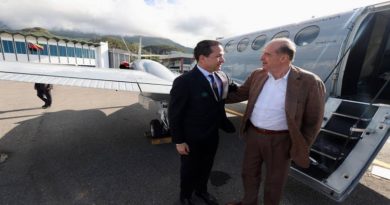 Canciller de Colombia Álvaro Leyva arriba a Venezuela este martes