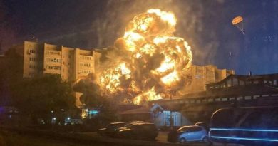 Avión militar se estrella cerca de un edificio residencial en Rusia