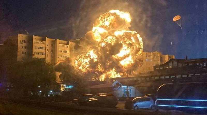 Avión militar se estrella cerca de un edificio residencial en Rusia