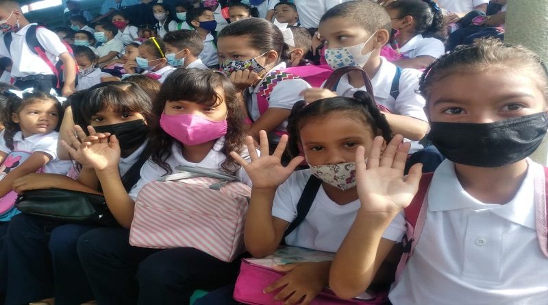 Estudiantes de todos los niveles regresan a clases bajo estrictas medidas de bioseguridad