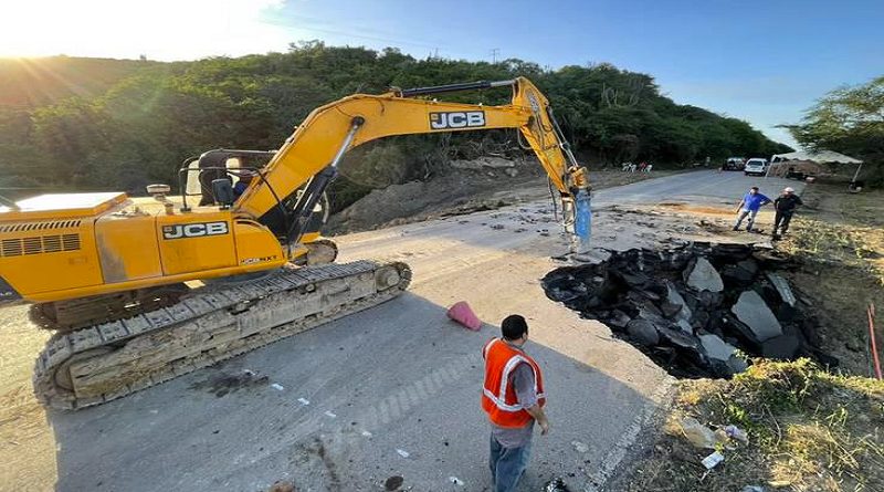 Restablecen el paso de la carretera nacional Troncal 9 en Boca de Uchire