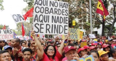 Pueblo está llamado a seguir por el camino correcto de la historia por la patria