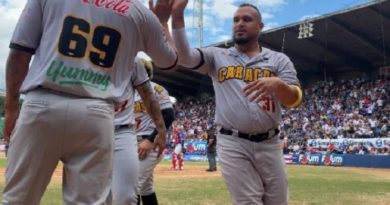 Leones blanqueó a los Tiburones en el Universitario