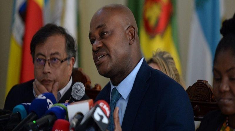 Colombia pide beneficios para sus migrantes en EE.UU.