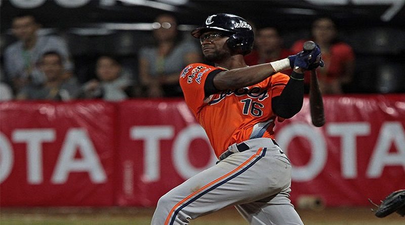 Caribes cortó una racha de tres derrotas al vencer 7-5 a las Águilas