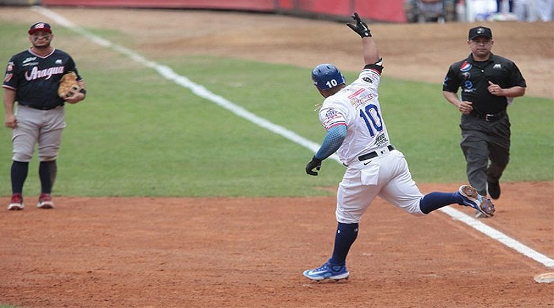 Tiburones venció 6-5 a los Tigres en el Universitario