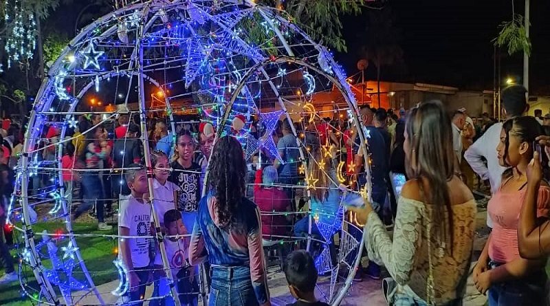 Realizan encendido de luces de navidad en Amazonas
