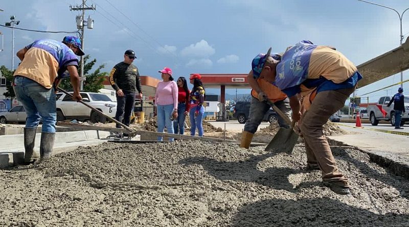 6) Inicia construcción de parada de transporte público en Aragua