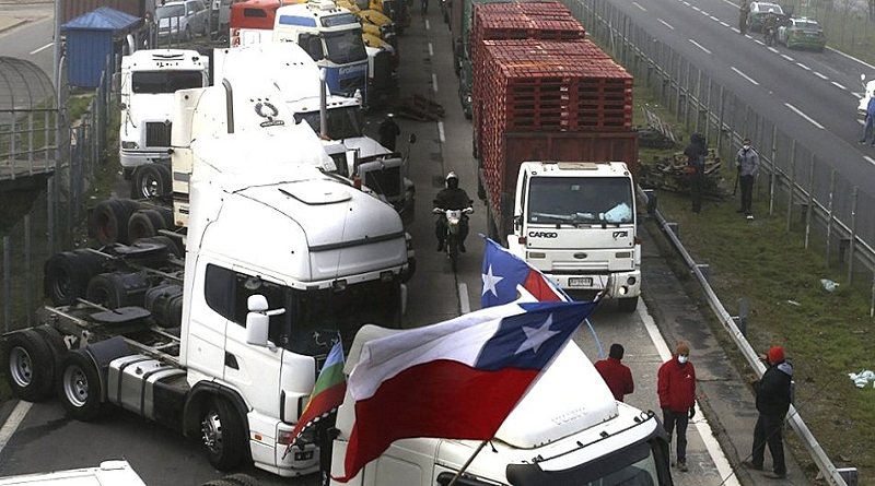 Camioneros levantan paro tras acuerdos con el Gobierno de Chile