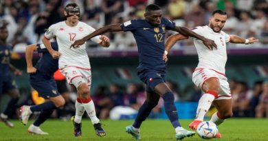 Francia clasifica a los octavos de final a pesar de perder 0-1 con Túnez