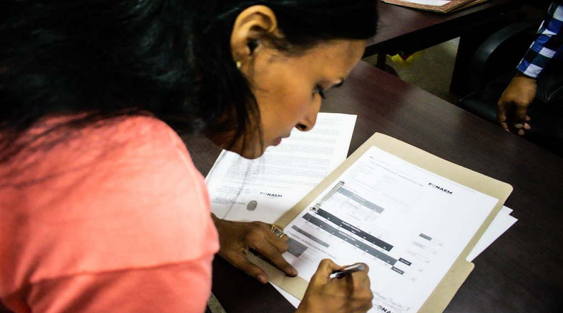Emprendedores de Cristóbal Rojas confeccionarán más de 10.000 uniformes escolares