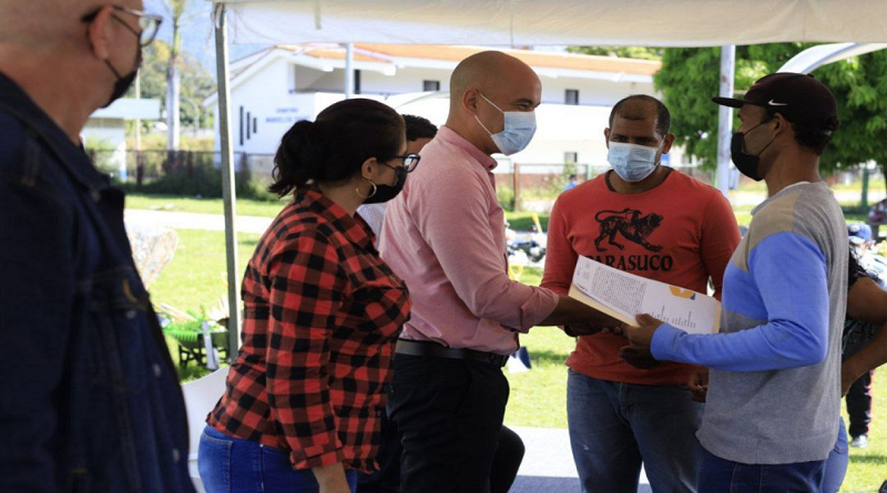 Entregan financiamiento e insumos agrícolas a productores de Araira en Miranda