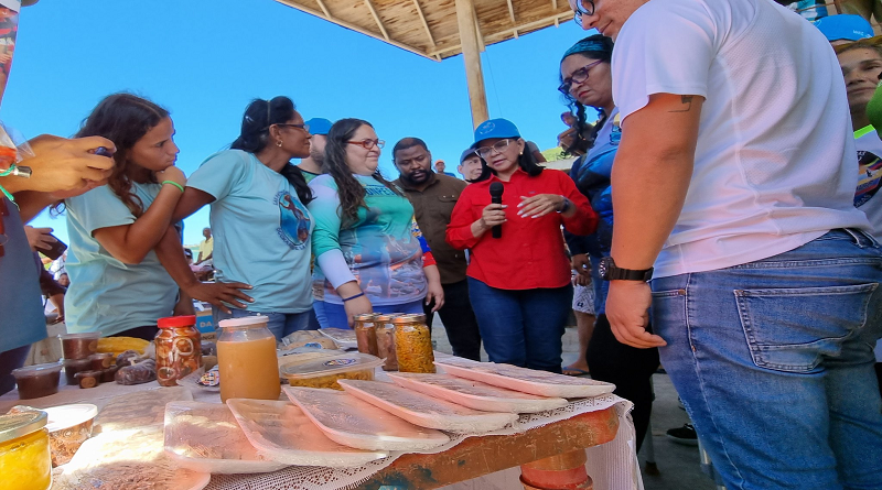 Entregan financiamientos a pescadores en Ocumare de la Costa en Aragua