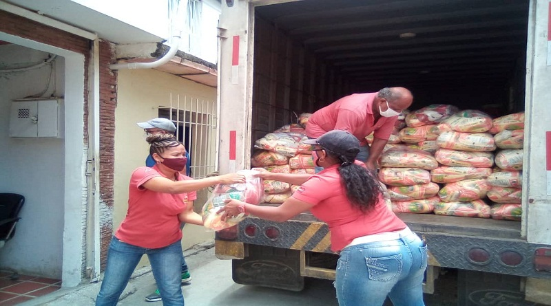 Estado Mayor de Alimentación abastece a familias de Antímano en Caracas
