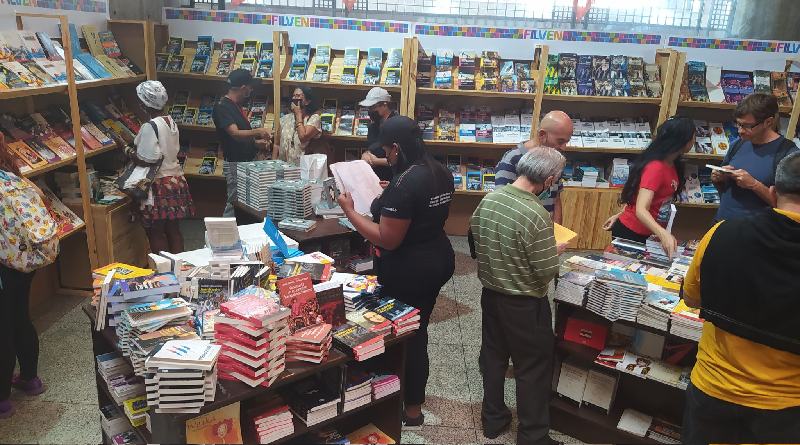Presentan libros de autores nacionales y extranjeros en la Filven 2022