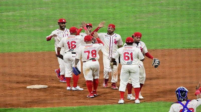 Tiburones acaba con el invicto de los Leones