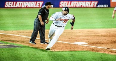 Águilas blanqueó 2-0 a los Tiburones