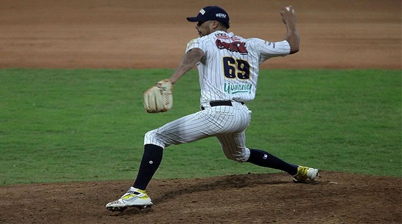 Leones se impuso 3-2 a los Bravos en el Universitario