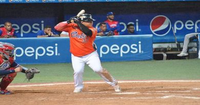 Caribes gana duelo de batazos a los Tiburones en Puerto La Cruz