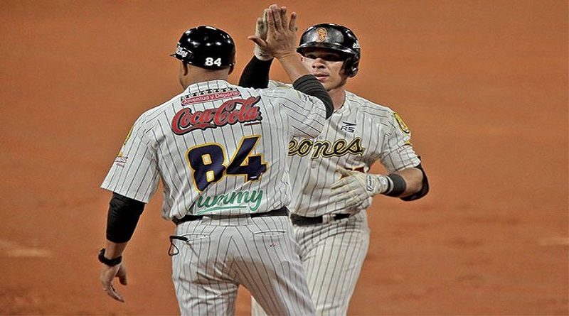 Leones venció 7-1 a Tiburones y se mantiene como colíder de la LVBP