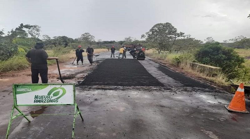 Colocan 750 toneladas de asfalto en municipio Atures de Amazonas