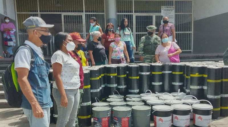 Ministerio de Educación entrega insumos para rehabilitar 100 instituciones en Caracas