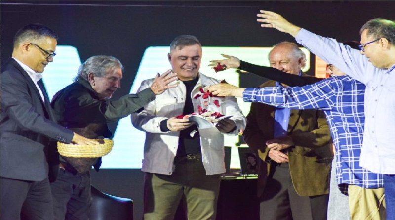 Presentan libro Hoguera de una "Adolescencia Intemporal" del Fiscal General en Filven 2022