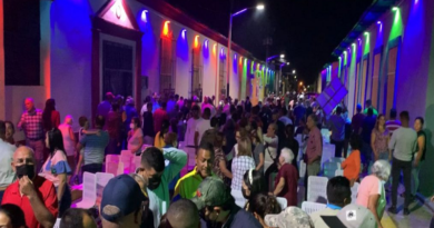 Iluminan principales plazas de la ciudad ante temporada navideña en Barinas