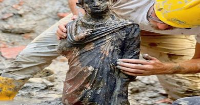 Arqueólogos hallan más de 20 estatuas romanas de bronce en Italia
