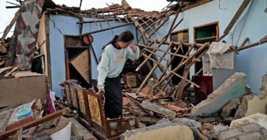 Se eleva a 318 la cifra de fallecidos por sismo en Indonesia