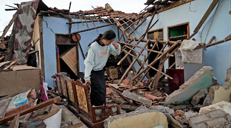 Se eleva a 318 la cifra de fallecidos por sismo en Indonesia
