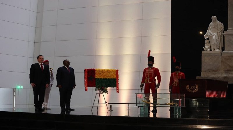 Presidente de Guinea Bissau entrega ofrenda floral a Simón Bolívar