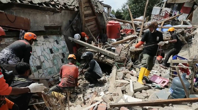 Se eleva a 271 el número de fallecidos por terremoto en Indonesia
