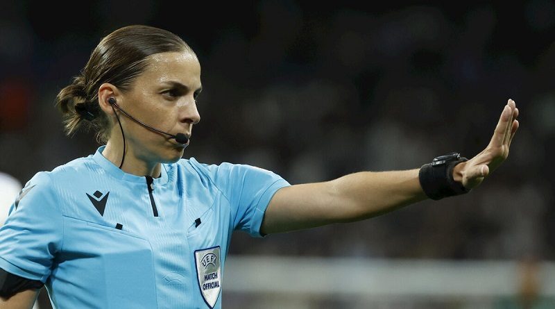 Stéphanie Frappart se convertirá en la primera mujer en dirigir un partido de Copa del Mundo