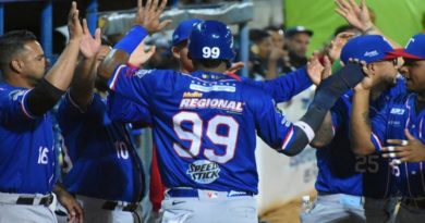 Tiburones de La Guaira se impuso 6 a 4 a Caribes de Anzoátegui