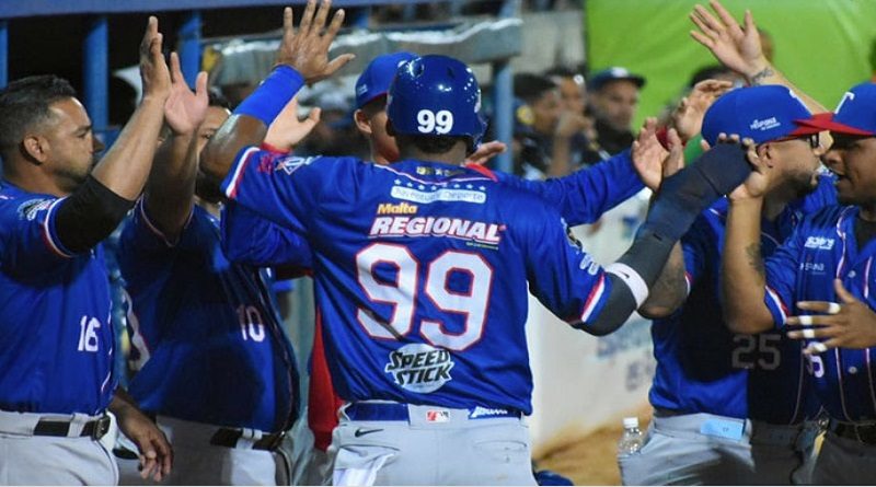 Tiburones de La Guaira se impuso 6 a 4 a Caribes de Anzoátegui