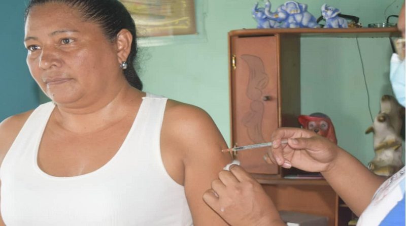 Jornada de Vacunación favorece a familias del sector Brisas del Orinoco del estado Bolívar