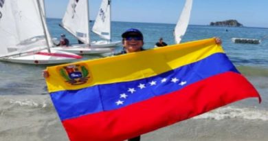Sabrina Hernández conquista oro en su velero de la clase sunfish en Santa Marta 2022﻿